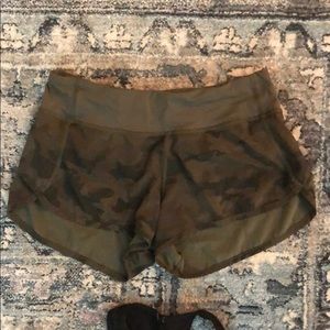 Lululemon green camo shorts size 4